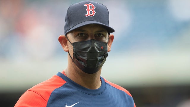 alex-cora-red-sox-1.jpg 