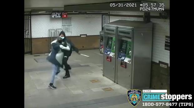 Subway Knife Fight 