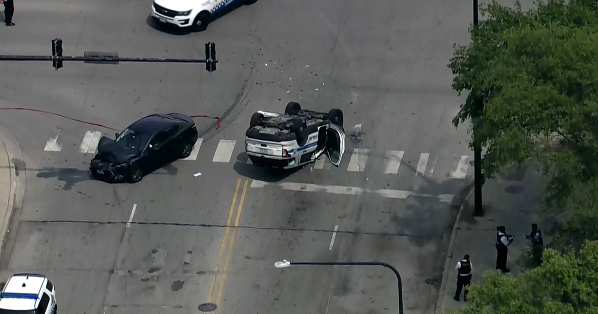 Chicago crash: 2 injured after car fleeing police hits 5 parked cars in  Marquette Park, Illinois State Police say - ABC7 Chicago