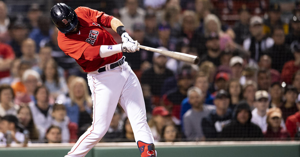 Astros walk-off Blue Jays with 2-run homer to avoid sweep