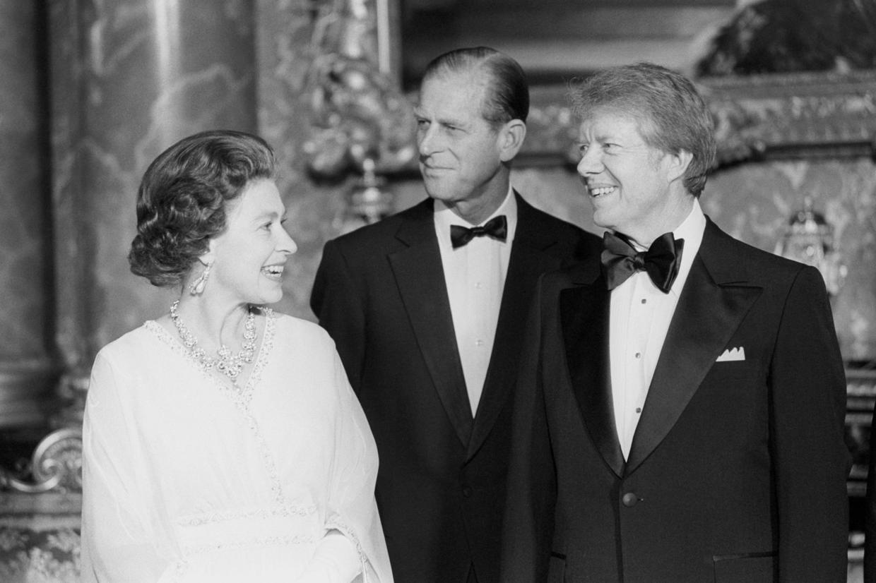 Queen Elizabeth's storied history of meeting U.S. presidents - CBS News