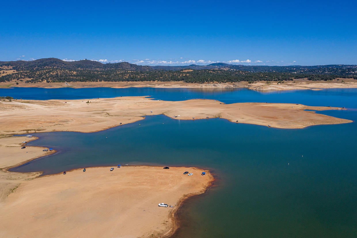 Plane found at bottom of California lake is from decadesold wreck