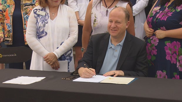 POLIS SIGNS BILLS 12VO .transfer_frame_197 