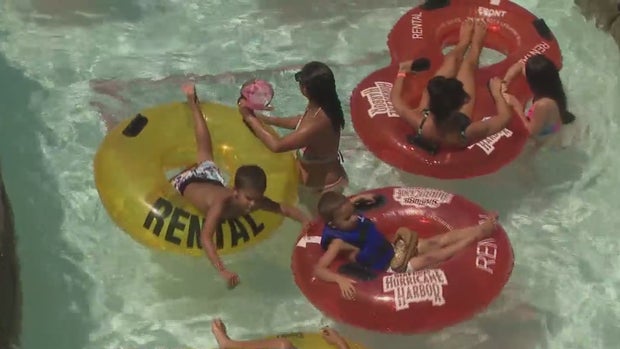 Hurricane Harbor - Heat Wave 