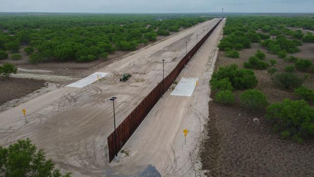 border-wall-in-Texas.jpg 