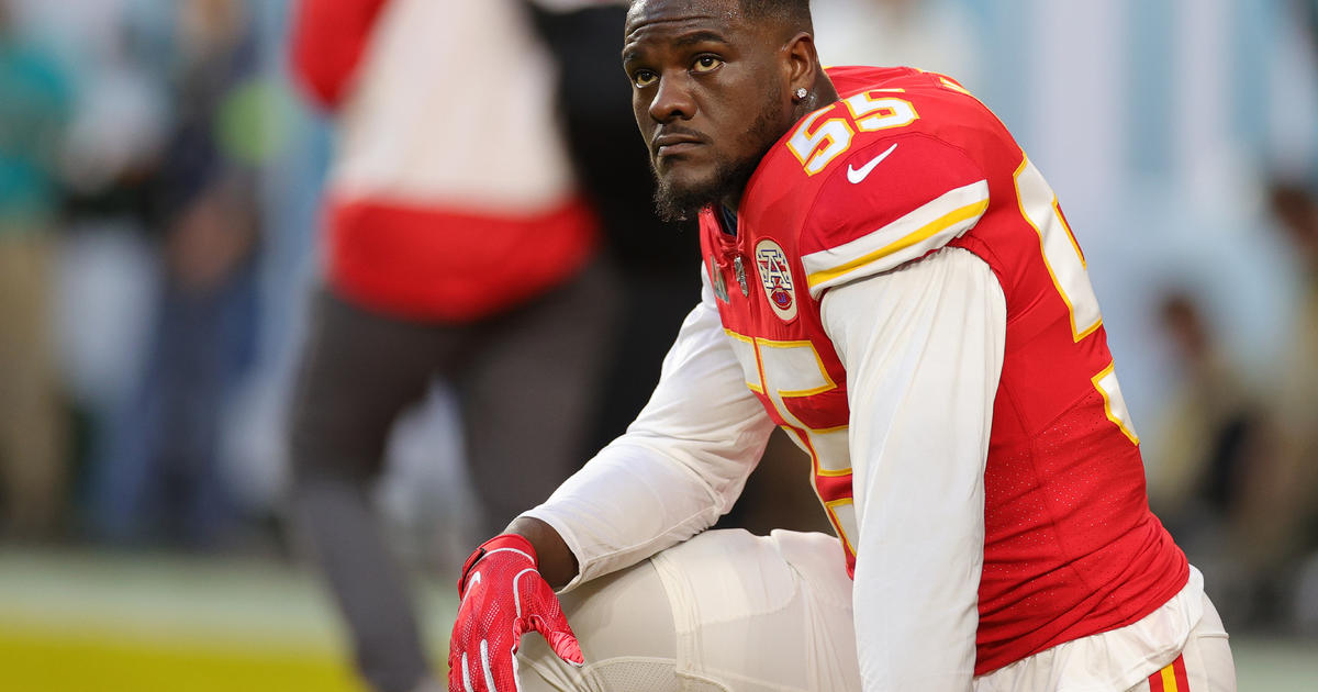 Chiefs' Frank Clark fined for throat slash celebration