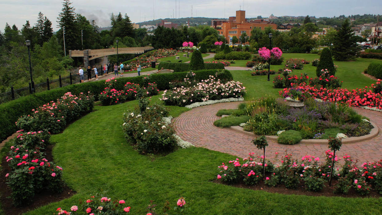 Finding Minnesota At Duluth S Rose Garden Thousands Of Vibrant   Duluth Rose Garden 