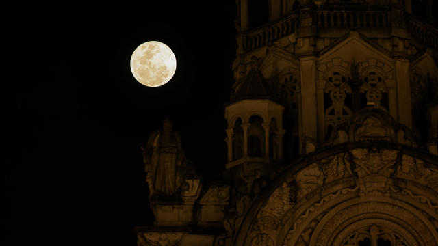 Last Super Moon 2021 Strawberry Moon Over Brazil's Sky 