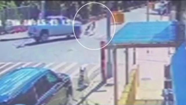 woman-struck-by-truck-in-Queens.jpg 