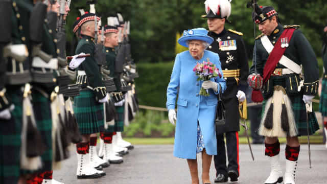 cbsn-fusion-the-royals-report-queen-elizabeth-is-in-scotland-for-holyrood-week-marking-her-first-official-visit-to-the-region-since-the-passing-of-prince-philip-thumbnail-744236-640x360.jpg 