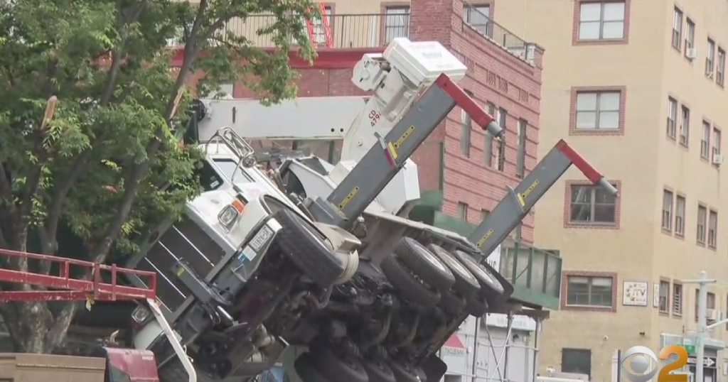 Crane Topples Over At Construction Site In Astoria, Queens CBS New York