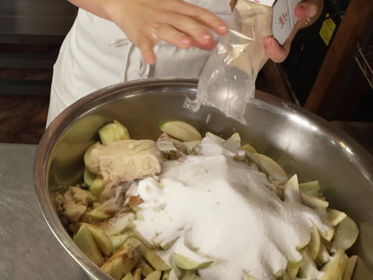 Recipe: Apple Pie from Pies 'n' Thighs - CBS News