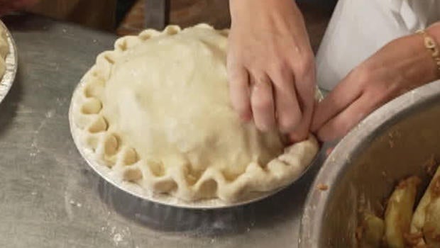 apple-pie-crimping-shell.jpg 