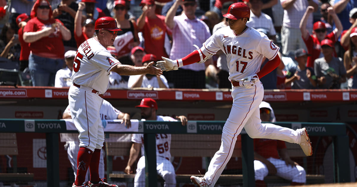 Ohtani hits milestone 32nd homer, Angels edge Red Sox 5-4