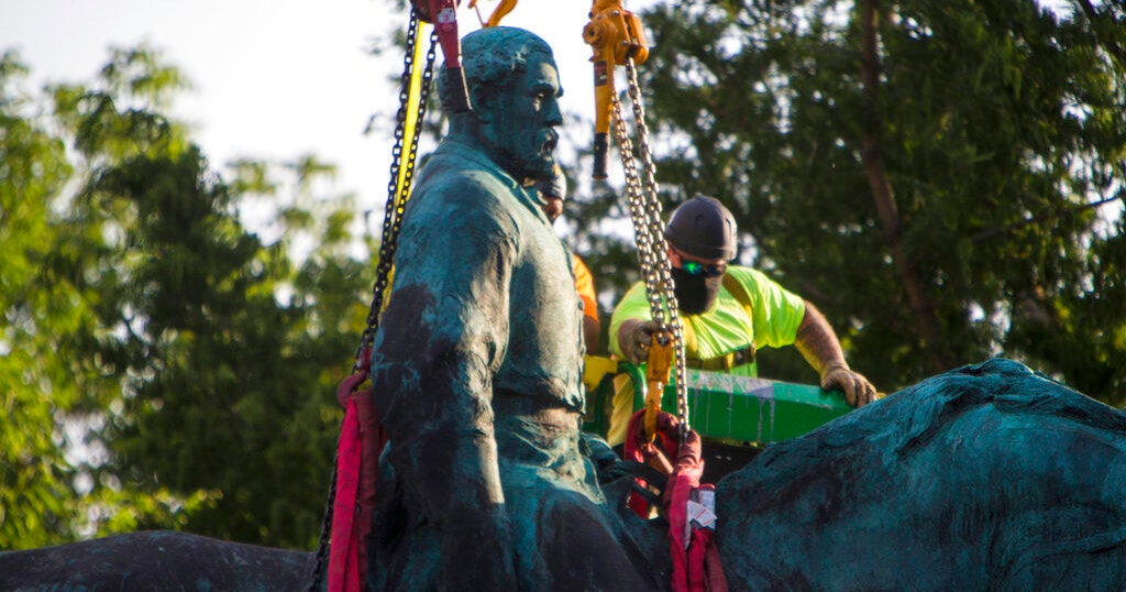 Robert E. Lee statue in Charlottesville will be melted down into