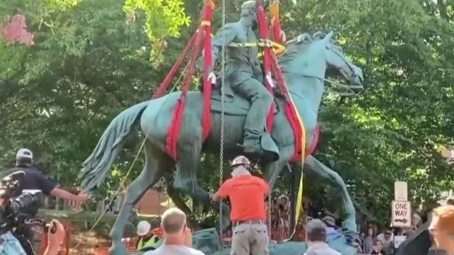 cbsn-fusion-charlottesville-virginia-removes-confederate-statues-of-robert-e-lee-and-stonewall-jackson-after-2017-far-right-rally-thumbnail-752169-640x360.jpg 