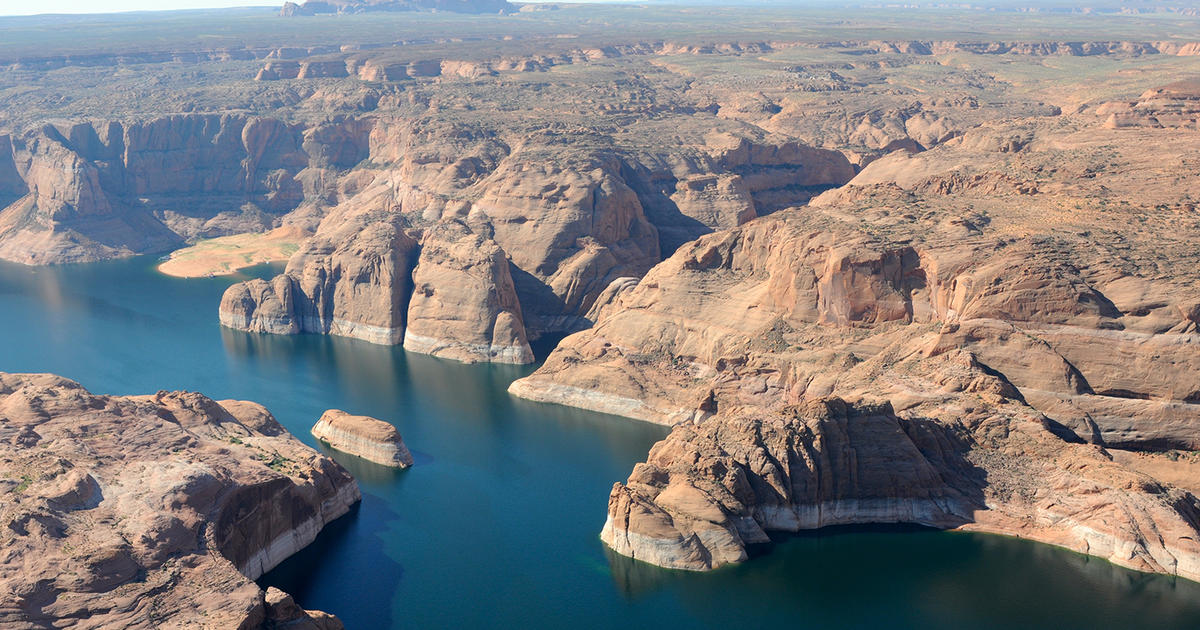 6 French tourists on plane that crashed into Lake Powell, killing 2 and injuring 5
