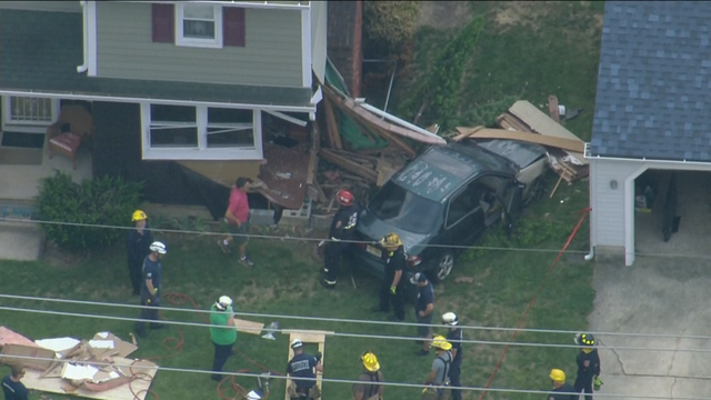 16VO_WEST-DEPTFORD-CAR-INTO-HOUSE_frame_1484.png 