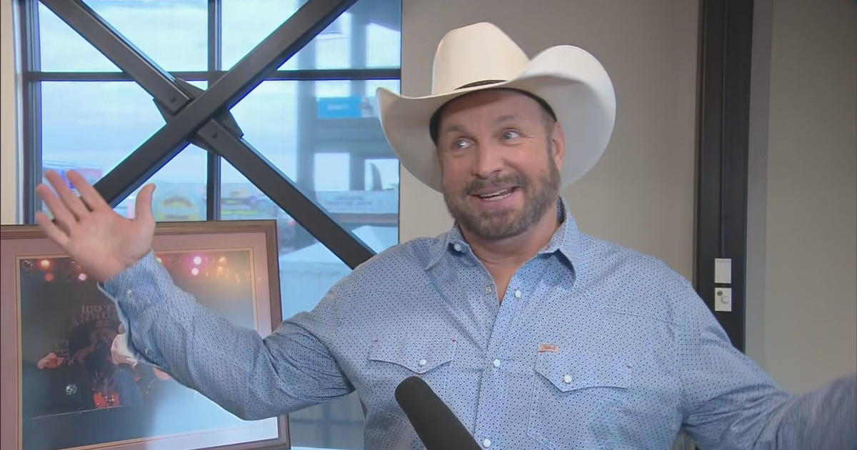 From One Legend To Another: Garth Brooks Says He Could See Aaron Rodgers  Playing For The Denver Broncos - CBS Colorado