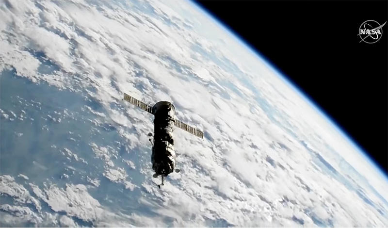 Russia ditches 20-year-old space station module to clear way for lab's ...