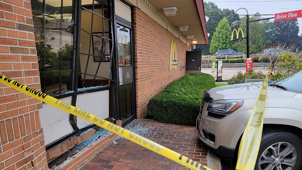 LOOK Car Crashes Into McDonald's In Newburyport CBS Boston