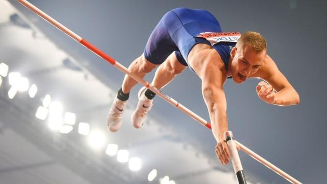 cbsn-fusion-us-pole-vaulter-tests-positive-for-covid-19-at-olympics-thumbnail-762676-640x360.jpg 