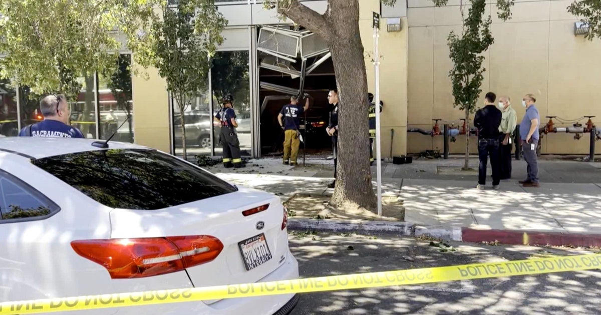 Car Ricochets Into Downtown Sacramento Building After Crash - CBS ...