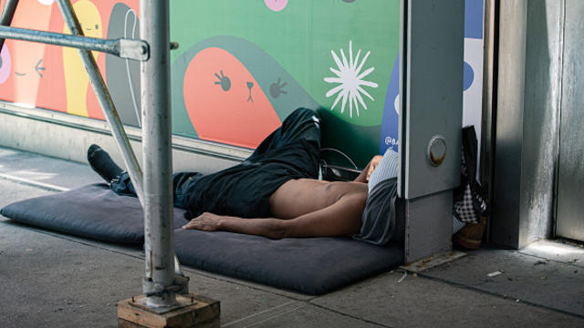 cbsn-fusion-new-york-city-struggles-to-manage-homeless-crisis-thumbnail-765131-640x360.jpg 