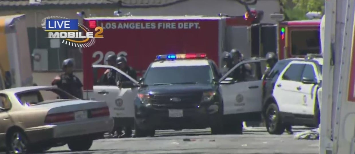 Gunman Barricaded In RV In South LA Escapes Police - CBS Los Angeles