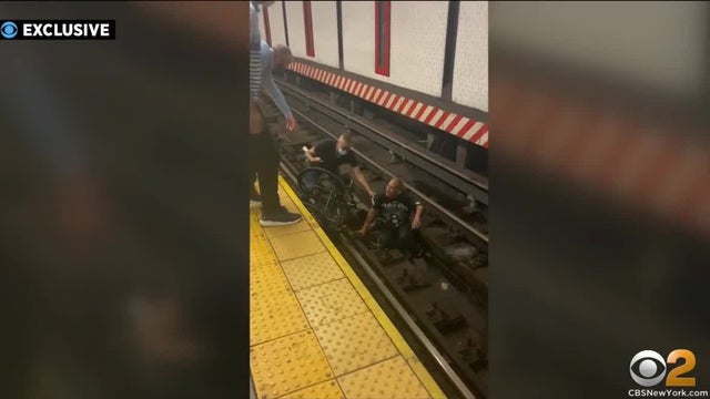 Union-Square-subway-tracks-rescue.jpg 