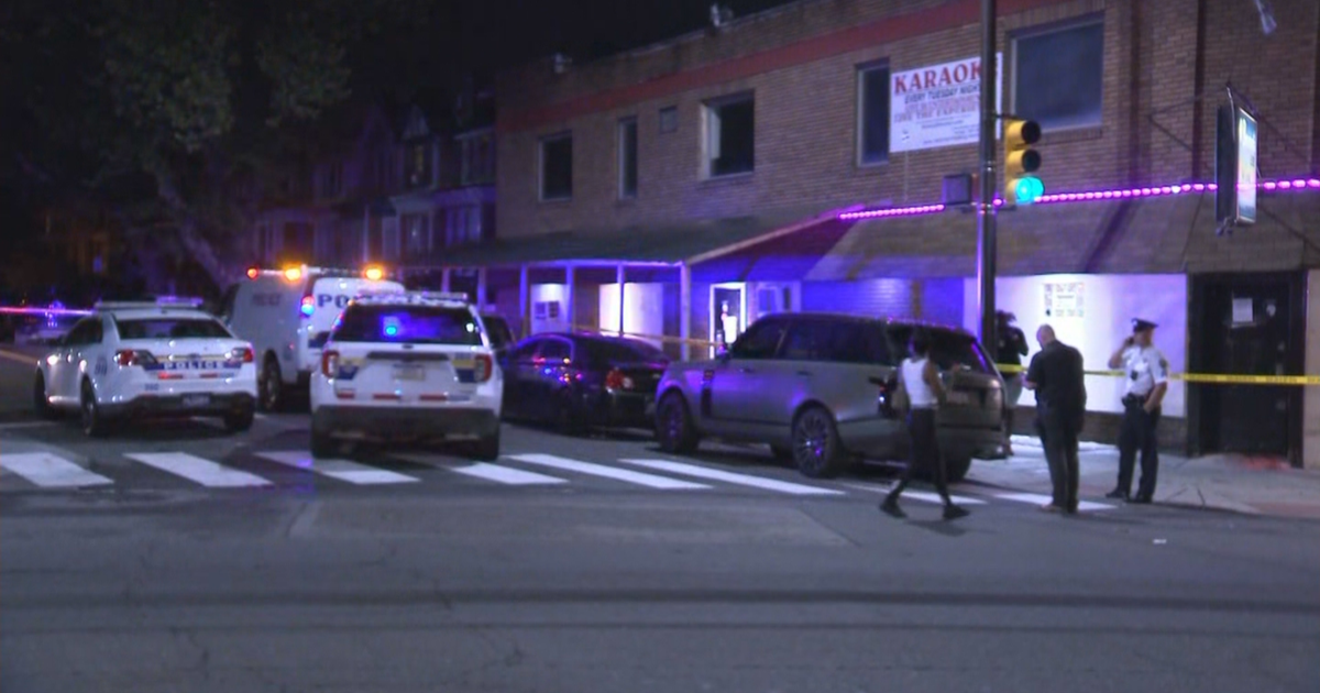 Man Killed, 4 Others Injured In Shooting Outside Banana's 876 Bar