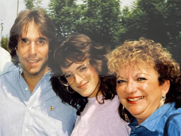 marlee-matlin-with-henry-winkler-and-wife-stacey.jpg 