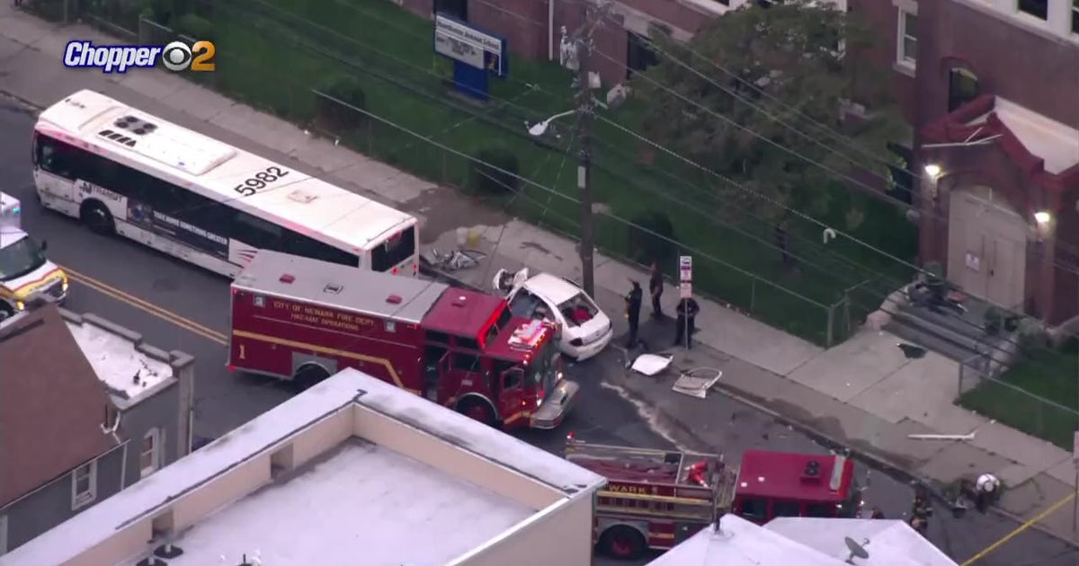 Sources: 1 Dead In Crash Between Car, NJ TRANSIT Bus - CBS New York