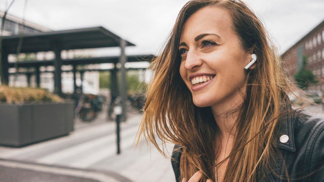 cbsnews-earbuds-header-1280x720-1.jpeg 
