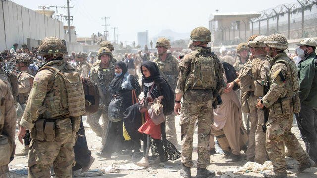 cbsn-fusion-us-scrambles-to-evacuate-thousands-from-afghanistan-thumbnail-777398-640x360.jpg 