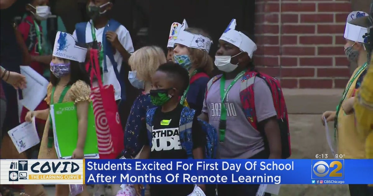 Chicago Public Schools Students Return To The Classroom After Over A ...