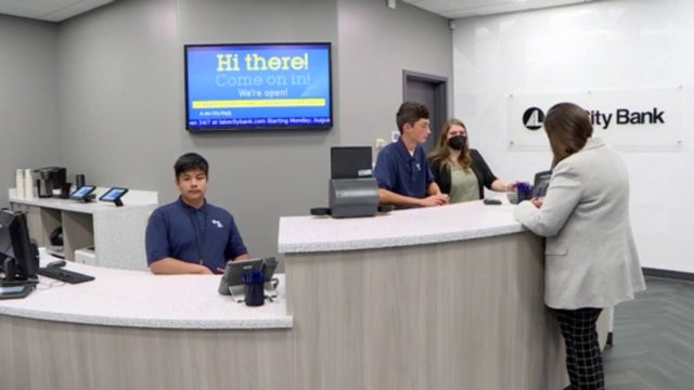 bankpartnershipinsidehighschool.jpg 