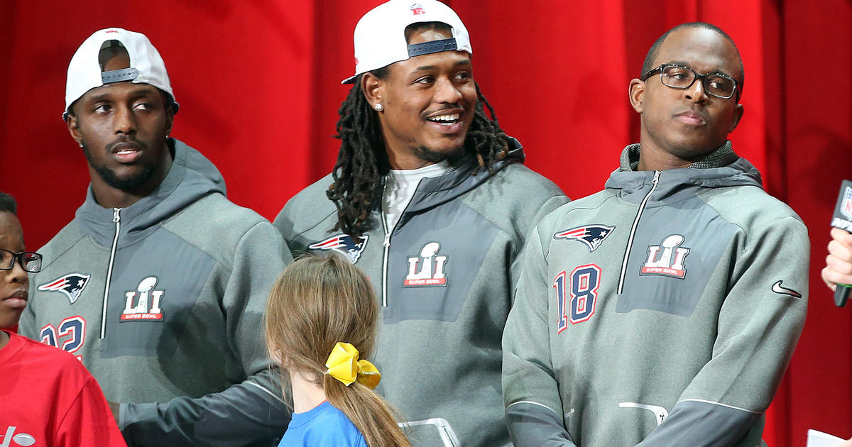 4 more years: Hightower re-signs with Patriots, makes his 'proud momma'  dance