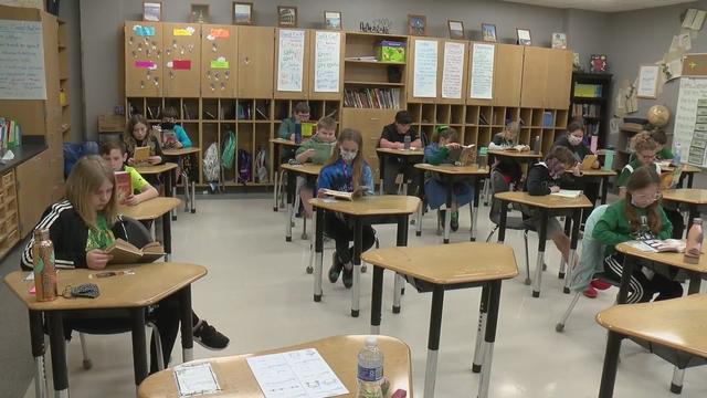 Students-Wearing-Masks-In-Classroom.jpg 