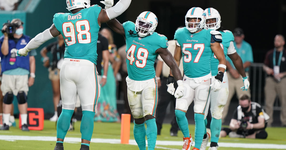 Miami Dolphins defensive tackle Raekwon Davis (98) walks on the sidelines  during a NFL football game against the New York Jets, Sunday, Dec. 19,  2021, in Miami Gardens, Fla. (AP Photo/Doug Murray