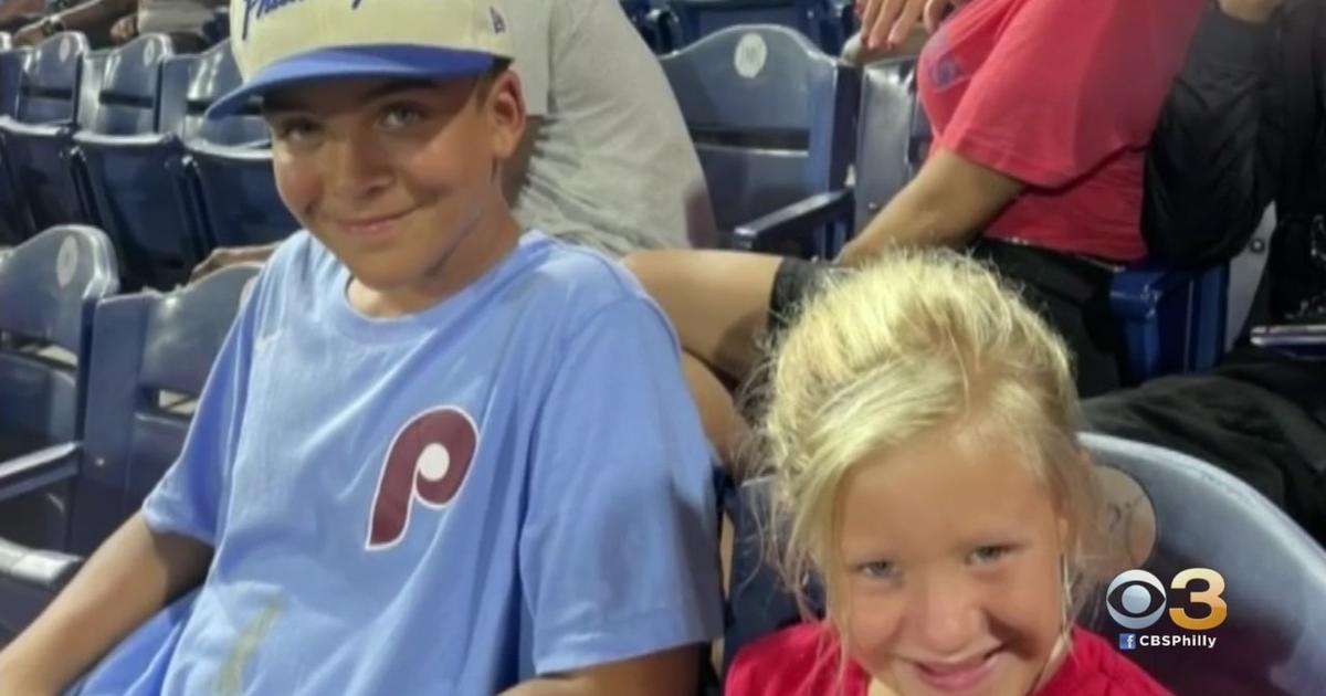 The Sweetest Thing': 10-Year-Old Phillies Fan Goes Viral For Giving Foul  Ball To Crying Girl - CBS Philadelphia