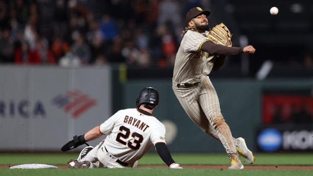 Winning streak snapped, SF Giants still hold edge over underachieving  Padres 