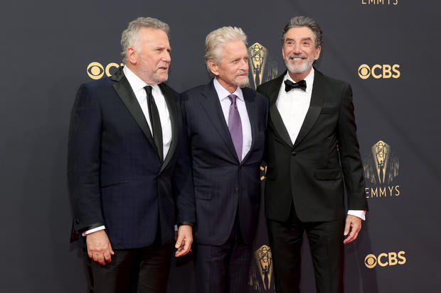 Paul-Reiser-Michael-Douglas-Chuck-Lorre-Emmys.jpeg 