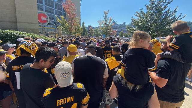 Yeah, we're back': Steelers fans flock to Heinz Field for team's lone  preseason home game