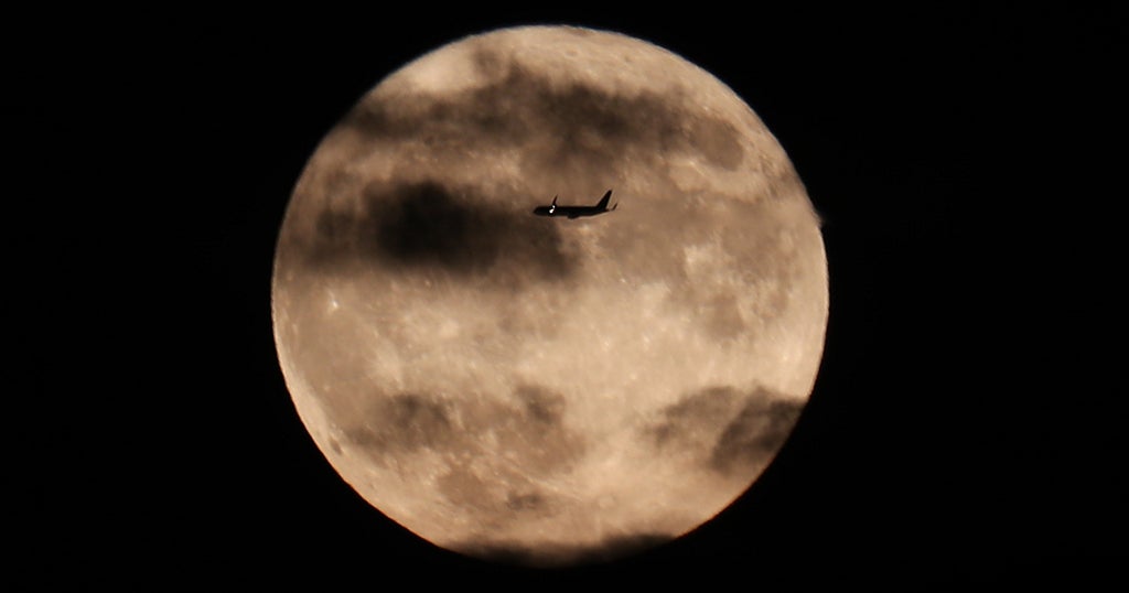 September’s complete harvest moon is the past supermoon of the calendar year September’s complete harvest moon is the past supermoon of the calendar year