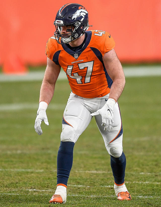 Denver Broncos linebacker Josey Jewell makes a one-arm catch