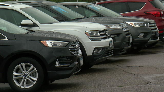 10P-Pkg-Car-Sales_WCCO099E.jpg 