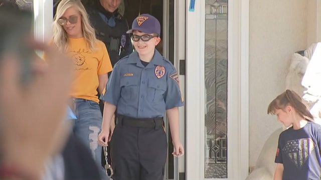 16PKG_NB_MAKE-A-WISH-12-YR-OLD-BOY_frame_232.jpg 