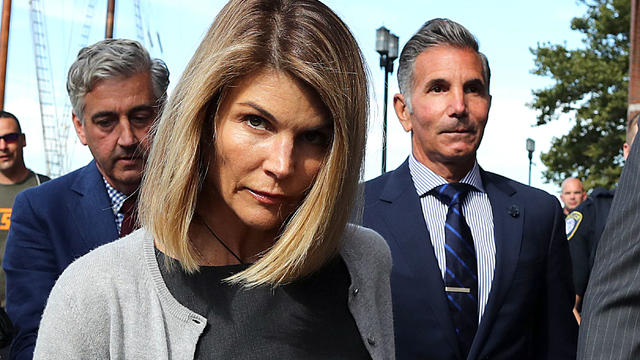 Lori Loughlin, Mossimo Giannulli Appear In Boston Courthouse 