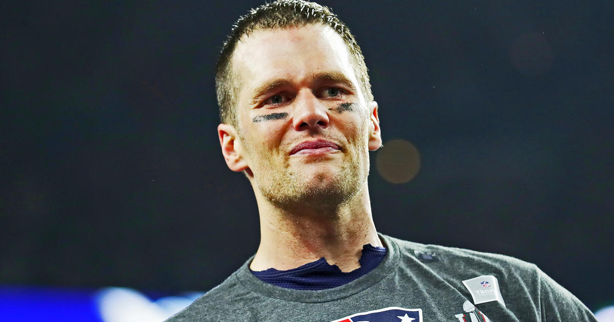 After Playoff Dud, Brady Faces Choice of Whether to Continue - Bloomberg